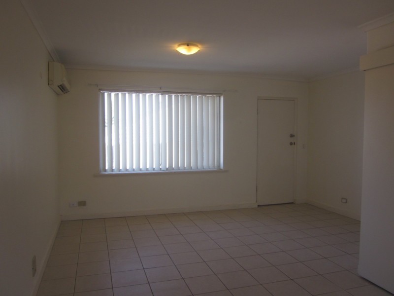 2/4 Saltash Avenue, Christies Beach SA 5165