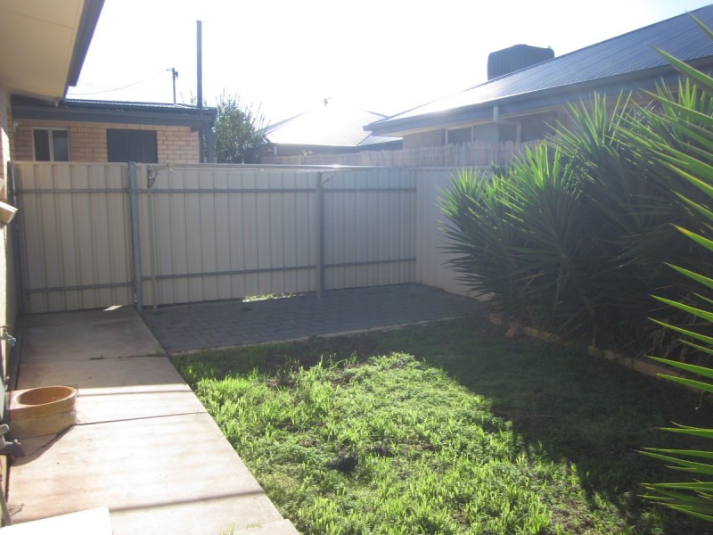 2/4 Saltash Avenue, Christies Beach SA 5165