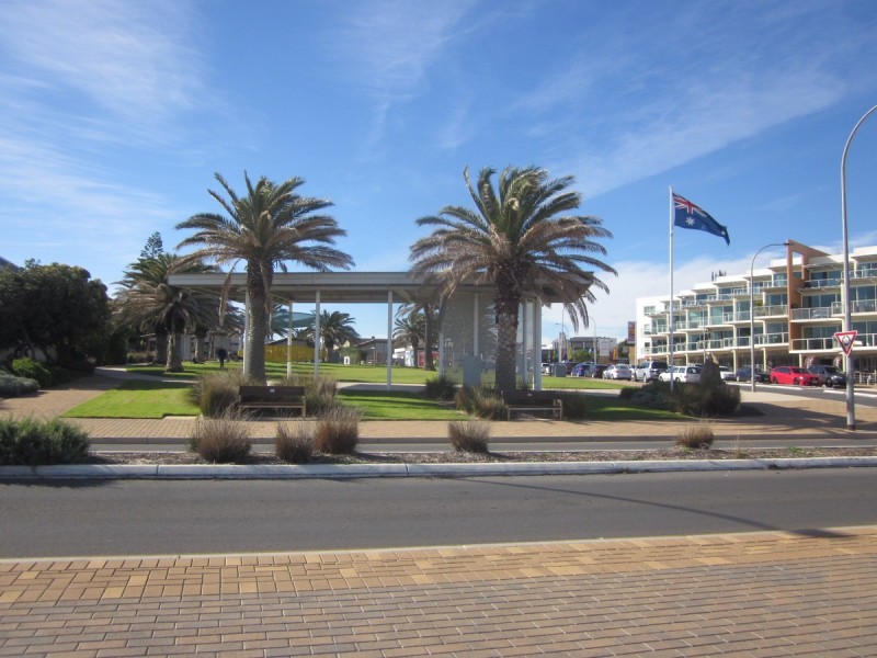 2/4 Saltash Avenue, Christies Beach SA 5165