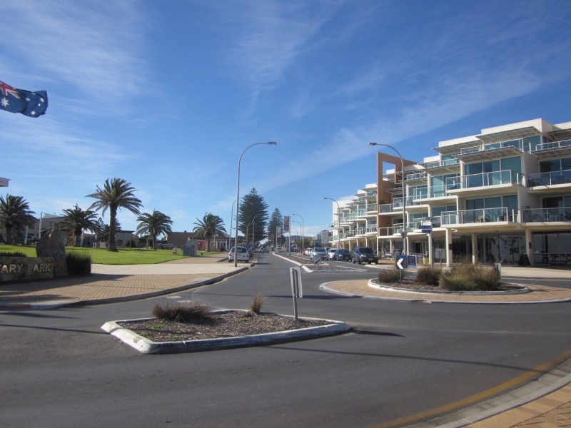 2/4 Saltash Avenue, Christies Beach SA 5165