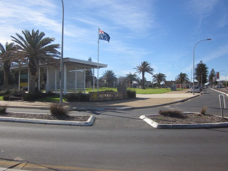 2/4 Saltash Avenue, Christies Beach SA 5165