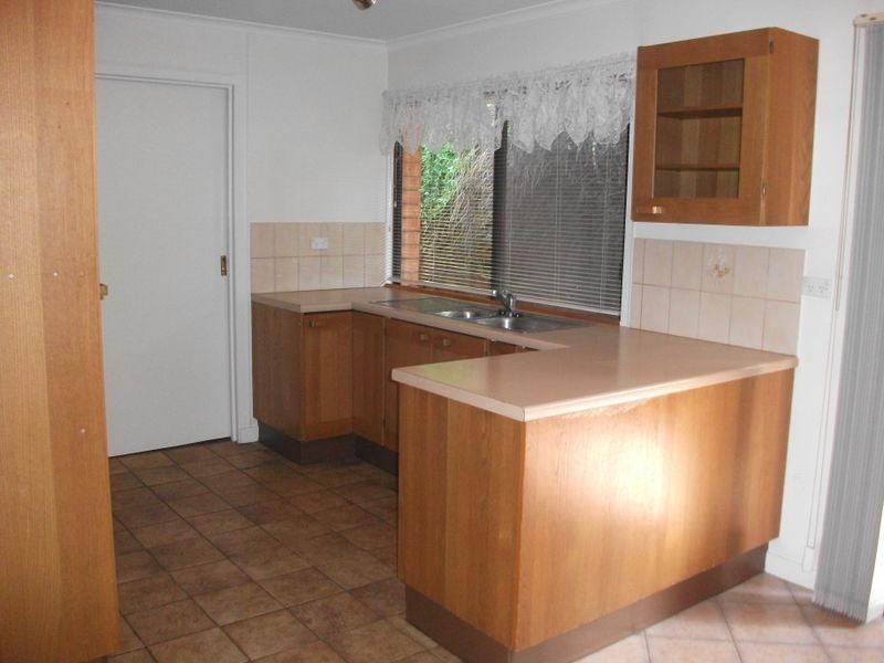 15 Latimer Crescent, Trott Park SA 5158