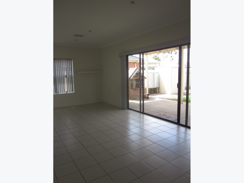 2A Heron Place, Seaton SA 5023