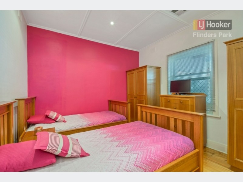 24 Seaview Road, Tennyson SA 5022