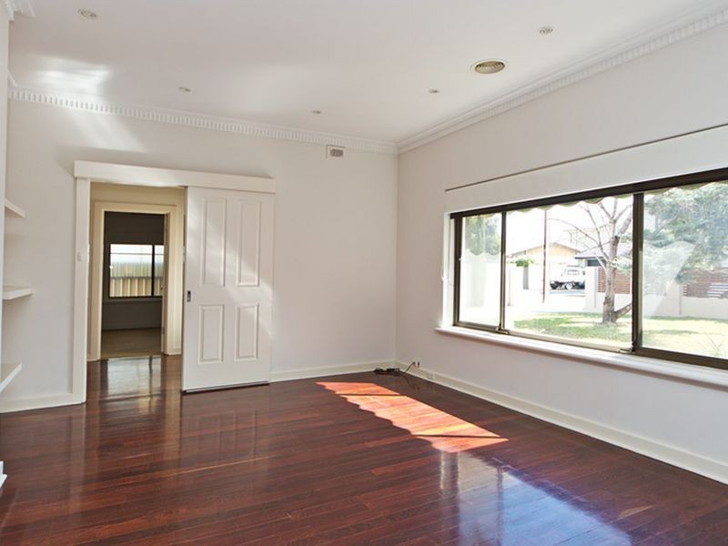 2 Nikola Rd, Largs North SA 5016