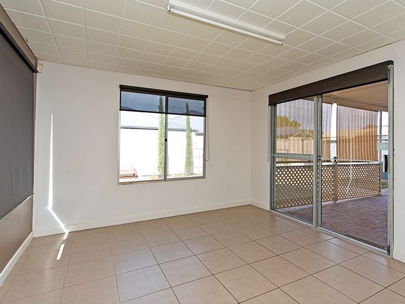 2 Nikola Rd, Largs North SA 5016