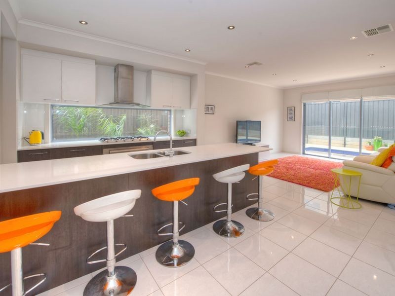 8 Furlong Drive, Woodville SA 5011