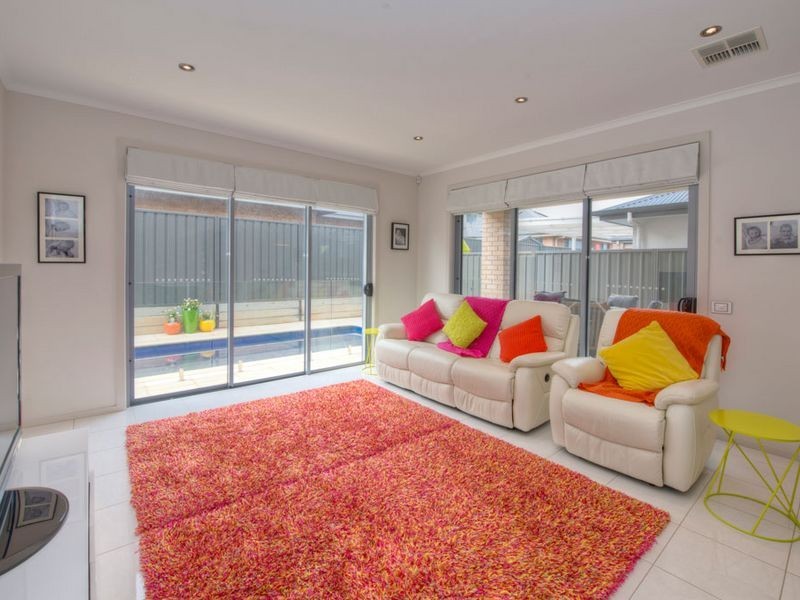 8 Furlong Drive, Woodville SA 5011