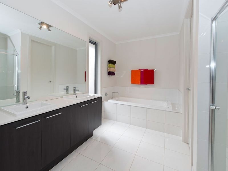 8 Furlong Drive, Woodville SA 5011