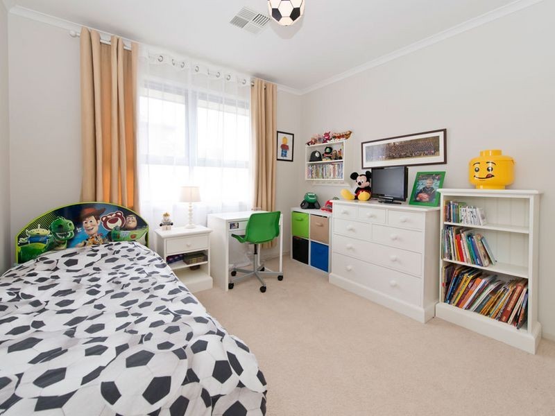 8 Furlong Drive, Woodville SA 5011