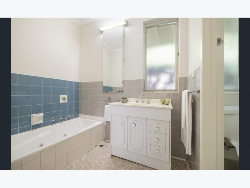 4 Sitters Memorial Drive, Burnside SA 5066