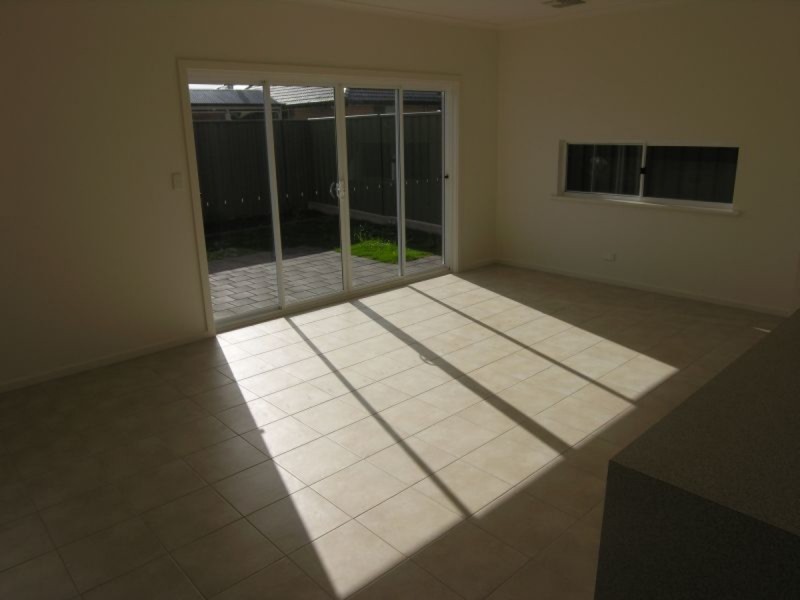 8 Waterton Lane, Mawson Lakes SA 5095