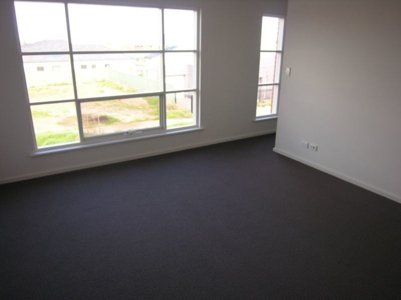 8 Waterton Lane, Mawson Lakes SA 5095