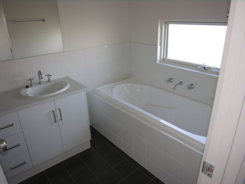 8 Waterton Lane, Mawson Lakes SA 5095