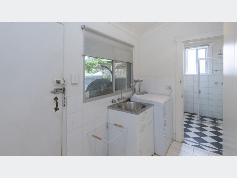 22 Farnham Road, Keswick SA 5035