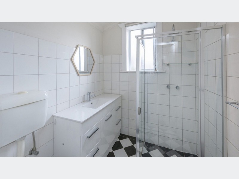 22 Farnham Road, Keswick SA 5035