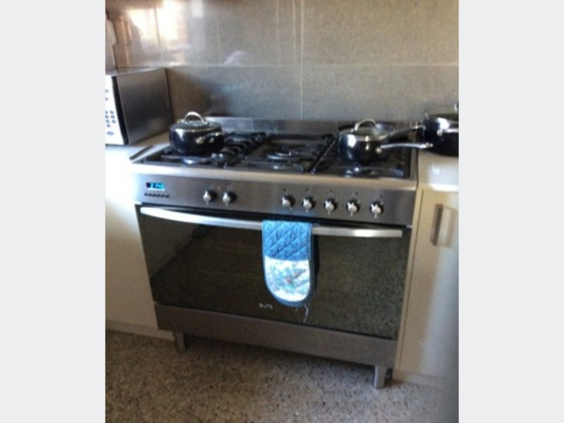 Room 4 and Room 1/62A Addison Road, Pennington SA 5013