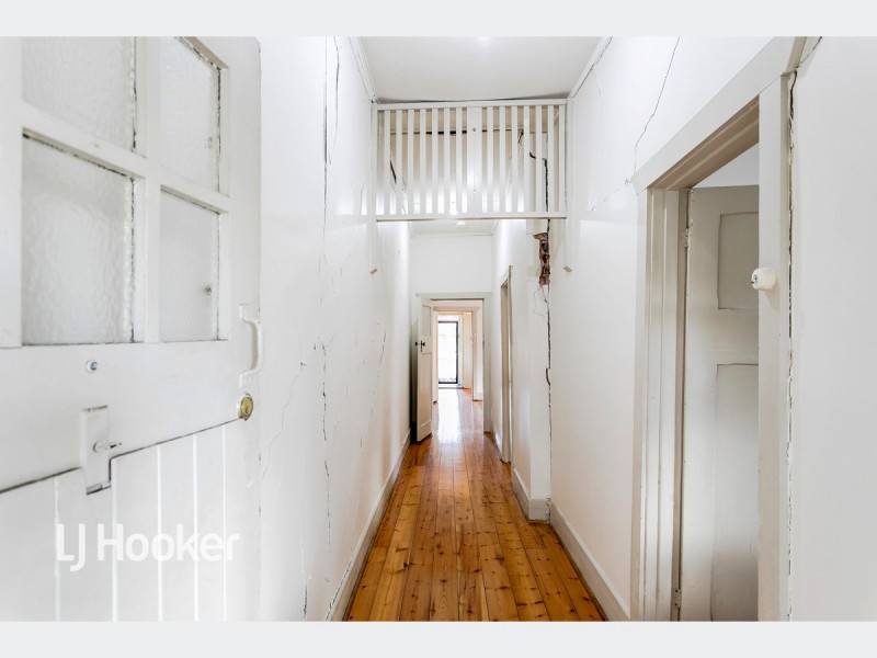 14 Farnham Road, Keswick SA 5035