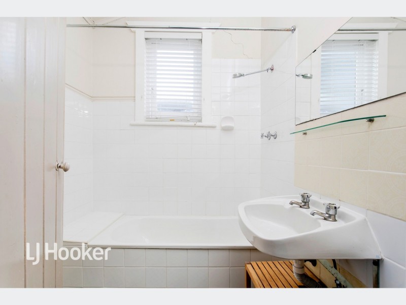 14 Farnham Road, Keswick SA 5035