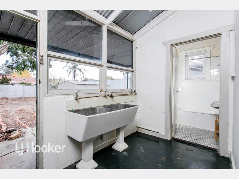 14 Farnham Road, Keswick SA 5035