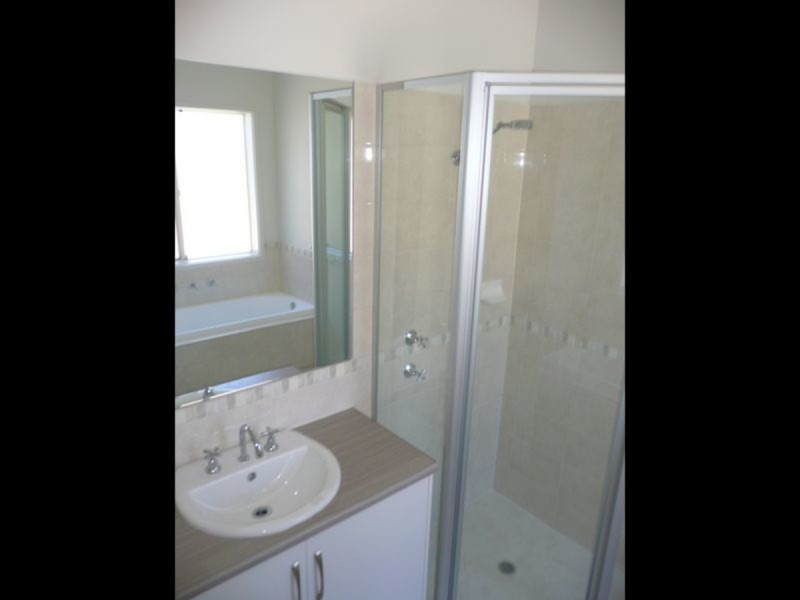 8 Dingera Avenue, North Plympton SA 5037