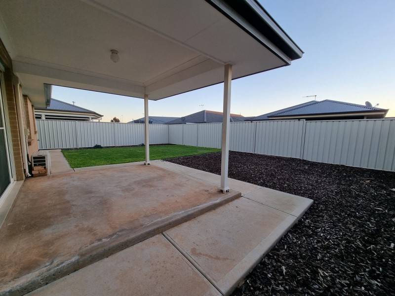 11 Central Boulevard, Munno Para West SA 5115