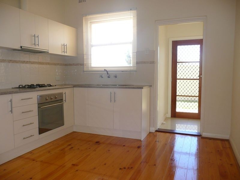 8 Cleve Street, Mansfield Park SA 5012