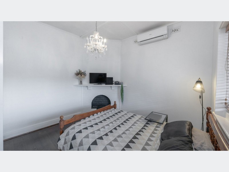 22 Farnham Road, Keswick SA 5035