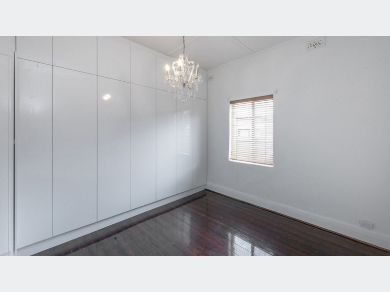 22 Farnham Road, Keswick SA 5035