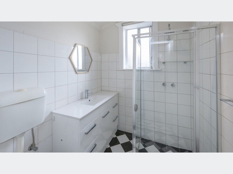 22 Farnham Road, Keswick SA 5035