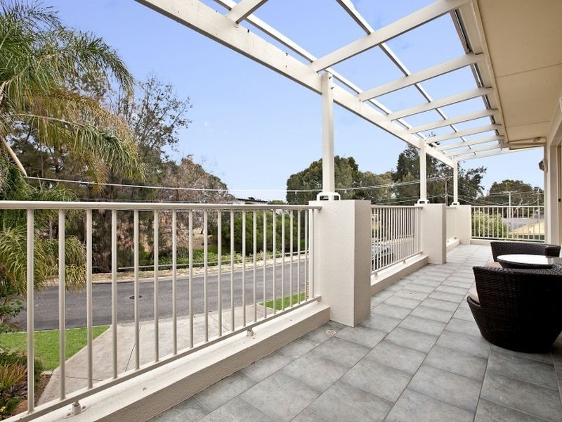 8 Charlotte Terrace, Grange SA 5022