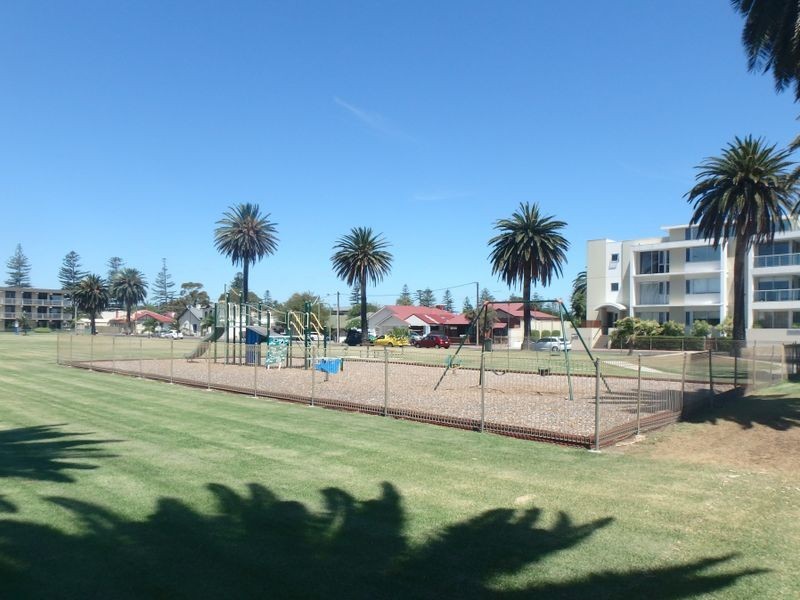 2/9 MacFarlane Street, Glenelg North SA 5045