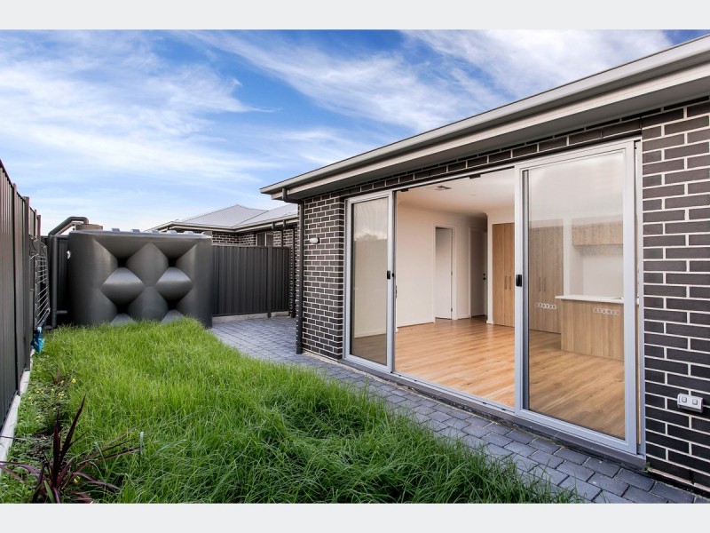 24 Hyacinth Crescent, Christie Downs SA 5164