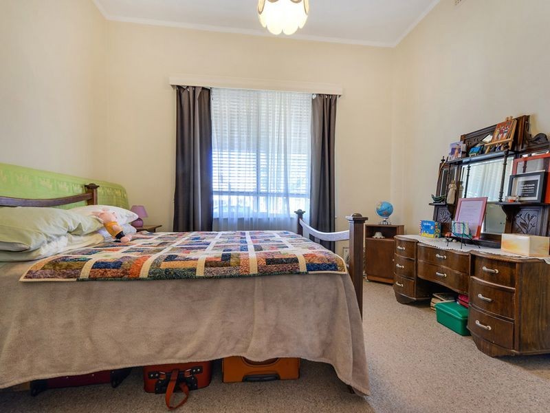 4 Hobbs Street, Findon SA 5023