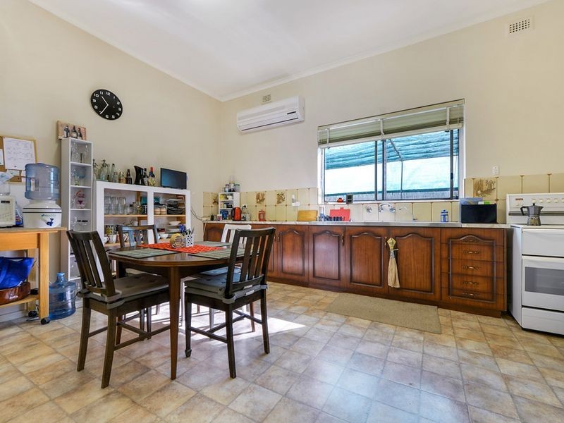 4 Hobbs Street, Findon SA 5023