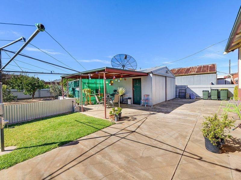 4 Hobbs Street, Findon SA 5023