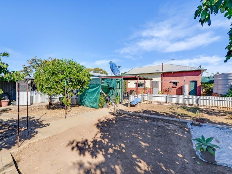 4 Hobbs Street, Findon SA 5023