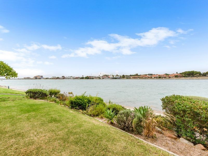 2/78 Military Road, Tennyson SA 5022