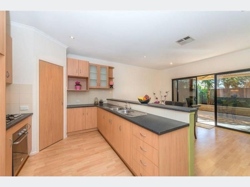 7A Sandpiper Chase, Mawson Lakes SA 5095