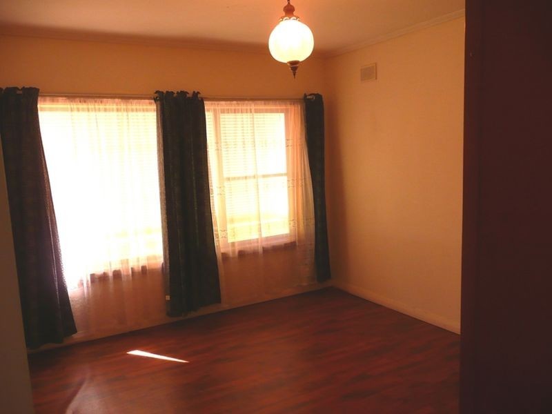 14 Dundee Ave, Seaton SA 5023