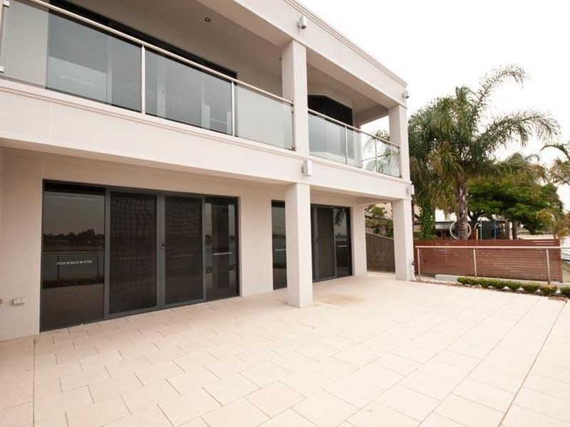 43 McDonald Grove, West Lakes SA 5021