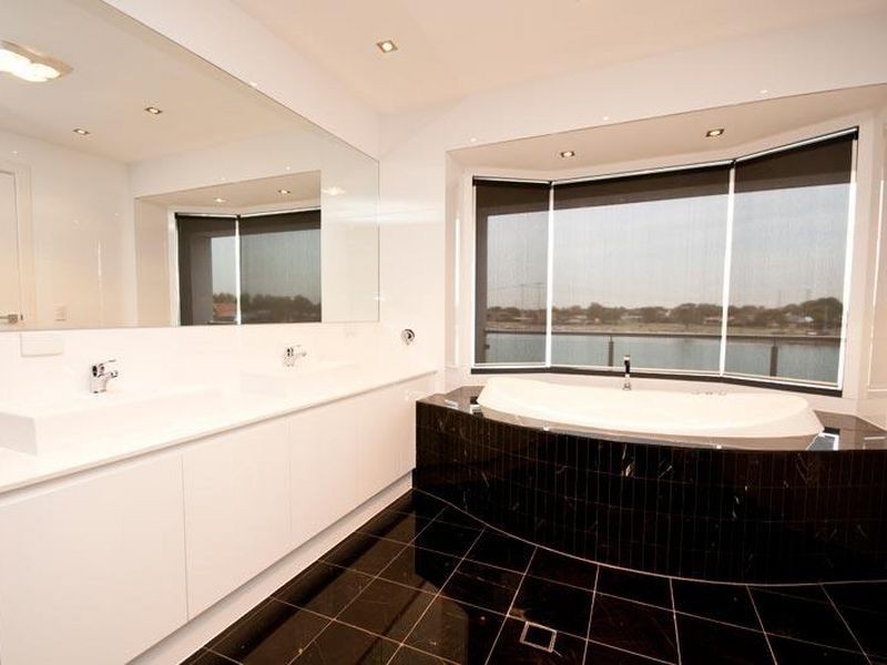 43 McDonald Grove, West Lakes SA 5021