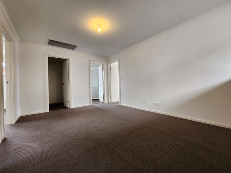 8 Waterton Lane, Mawson Lakes SA 5095