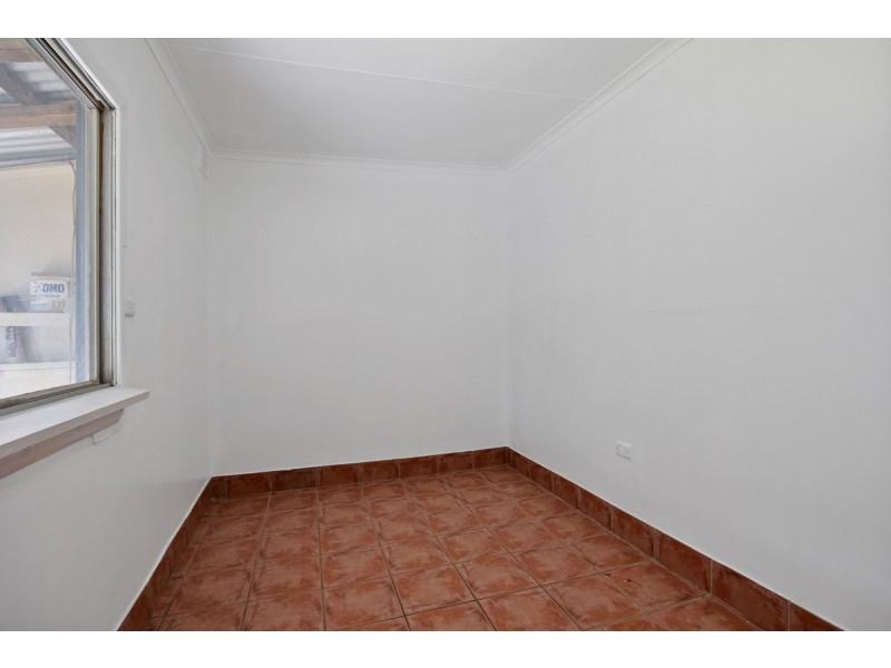 8 Third Street, Wingfield SA 5013