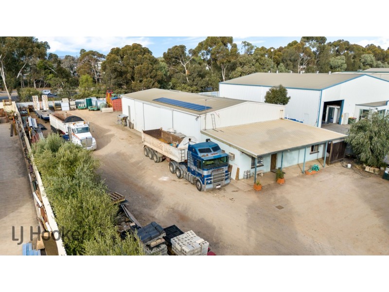 15 Newcastle Crescent, Cavan SA 5094
