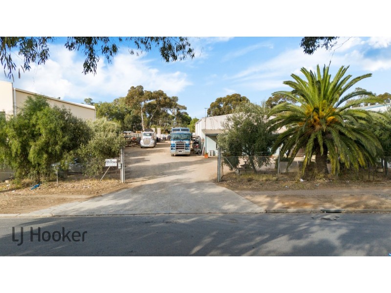 15 Newcastle Crescent, Cavan SA 5094