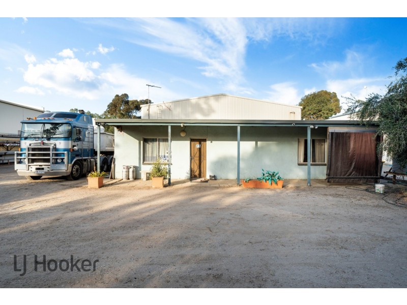 15 Newcastle Crescent, Cavan SA 5094