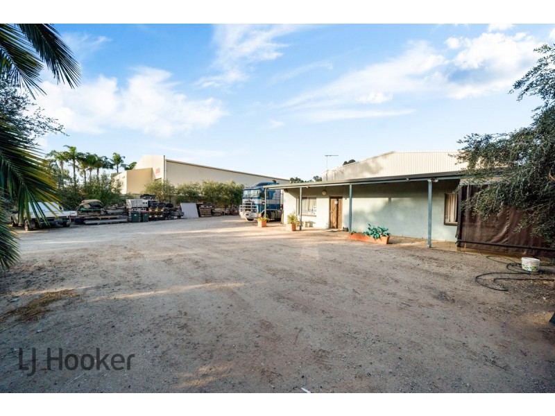 15 Newcastle Crescent, Cavan SA 5094