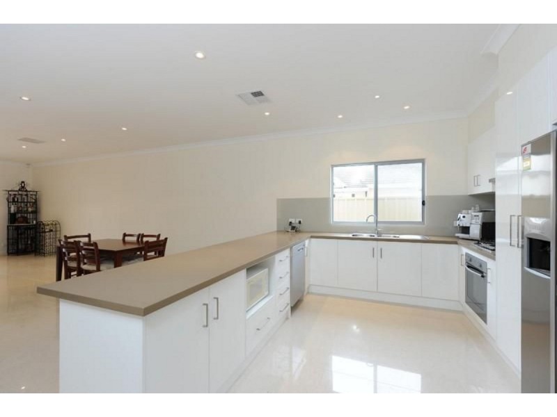 8 Hewitt Crescent, Woodville South SA 5011