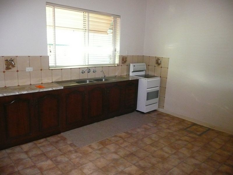 4 Hobbs Street, Findon SA 5023